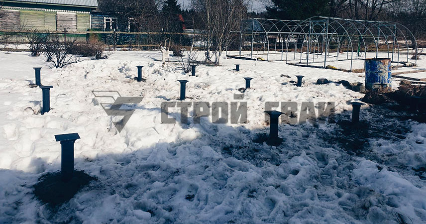 Закручивание винтовых свай 108 мм в поселке Елизаветино