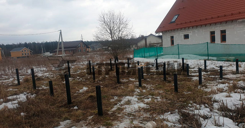 Установка винтовых свай 108 мм под дом из бруса в поселке Прилесный-2