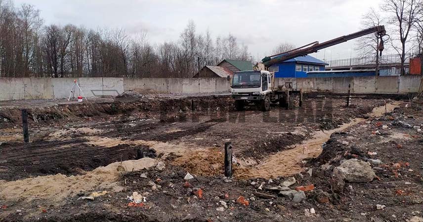 Монтаж винтовых свай 159*4000 мм по периметру котлована