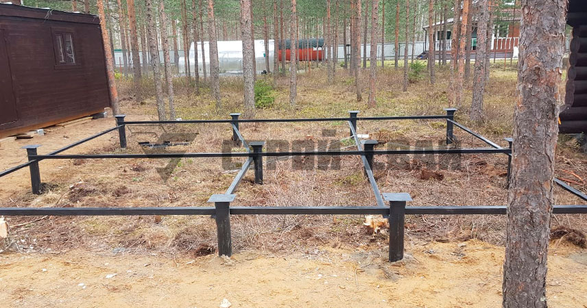 Установка свайно-винтового фундамента под беседку