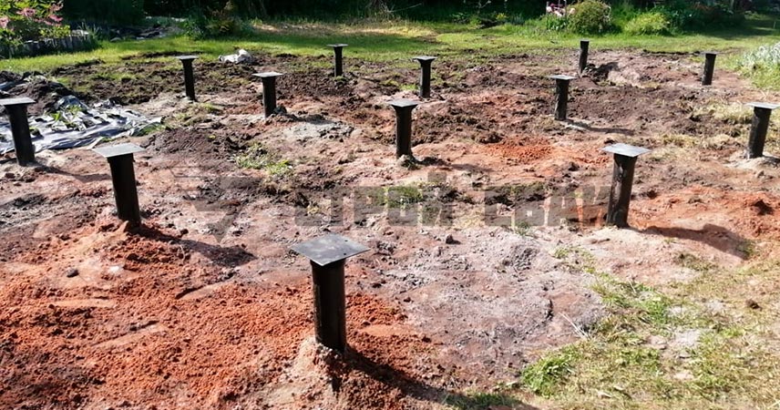 Монтаж свайно-винтового фундамента под дом в поселке Дивенский