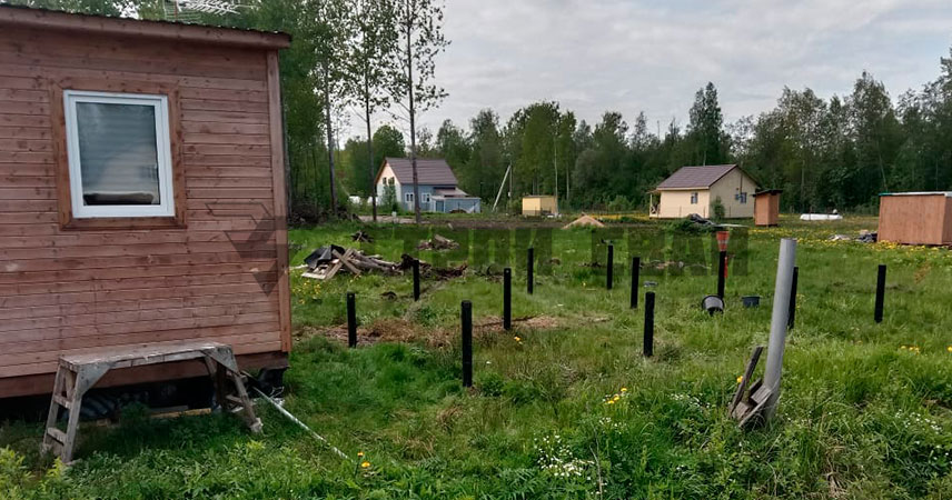 Монтаж винтовых свай 108 мм под пристройку в поселке Мга