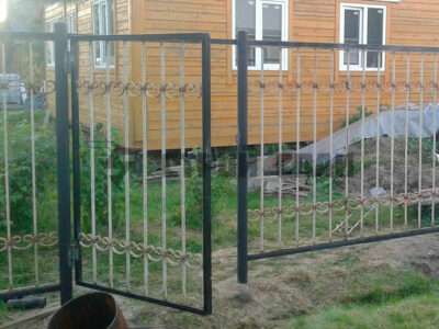 Распашные ворота на винтовых сваях под ключ