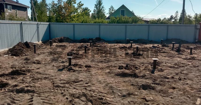 Закрутка винтовых свай 108 мм под дом в поселке Ульяновка