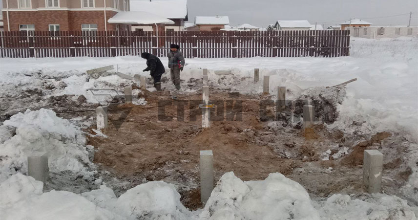 Свайный железобетонный фундамент в деревне Манушкино