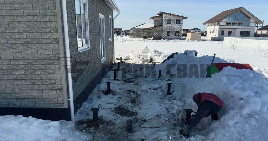 Свайно-винтовой фундамент под террасу в деревне Дятлицы
