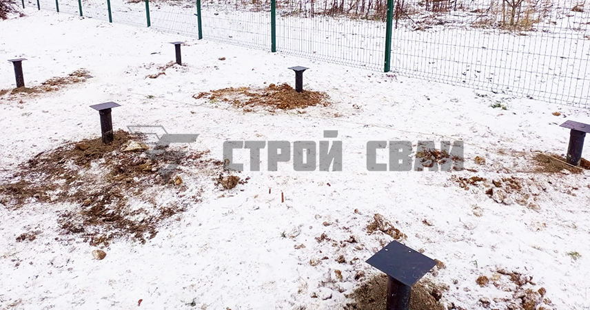 Закрутка винтовых свай под морской контейнер в деревне Коростовицы