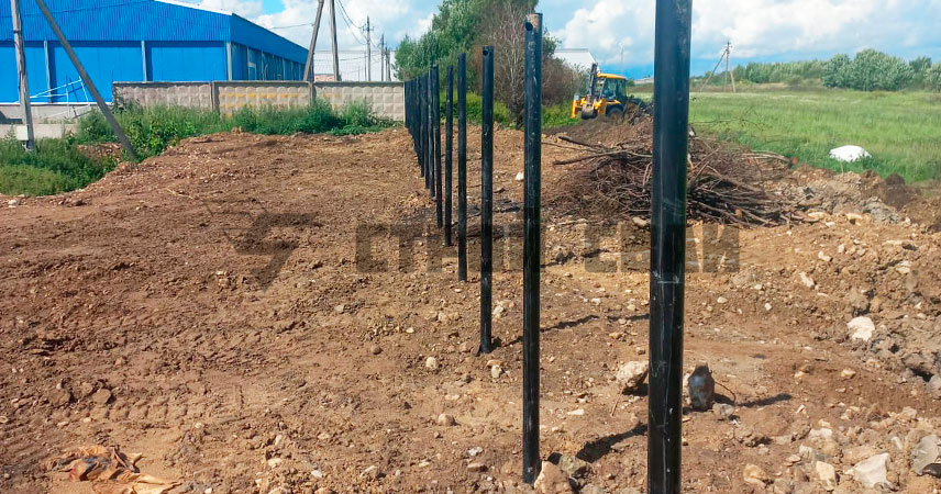 Винтовые сваи для забора в деревне Большая Пустомержа