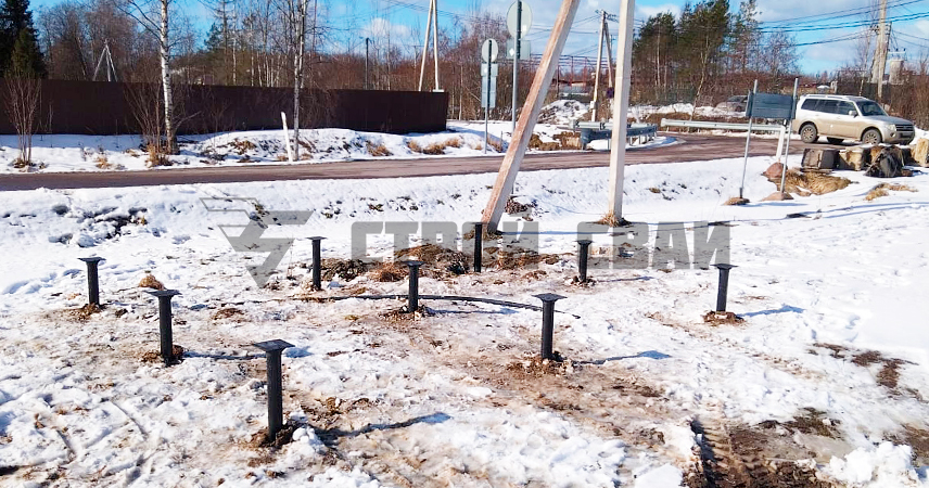Свайно-винтовой фундамент в массиве Скотное